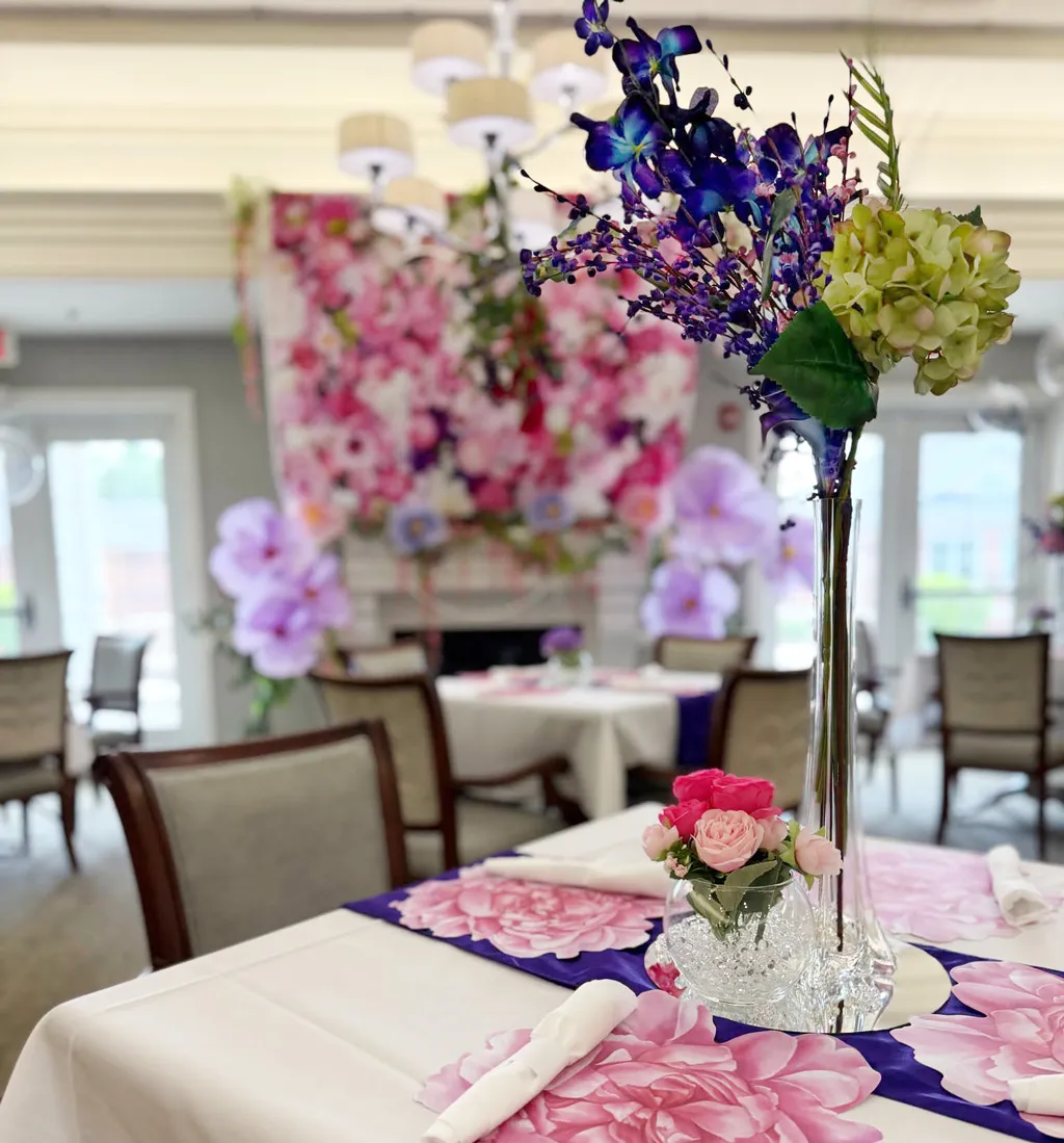beautiful flower centerpiece on dining table
